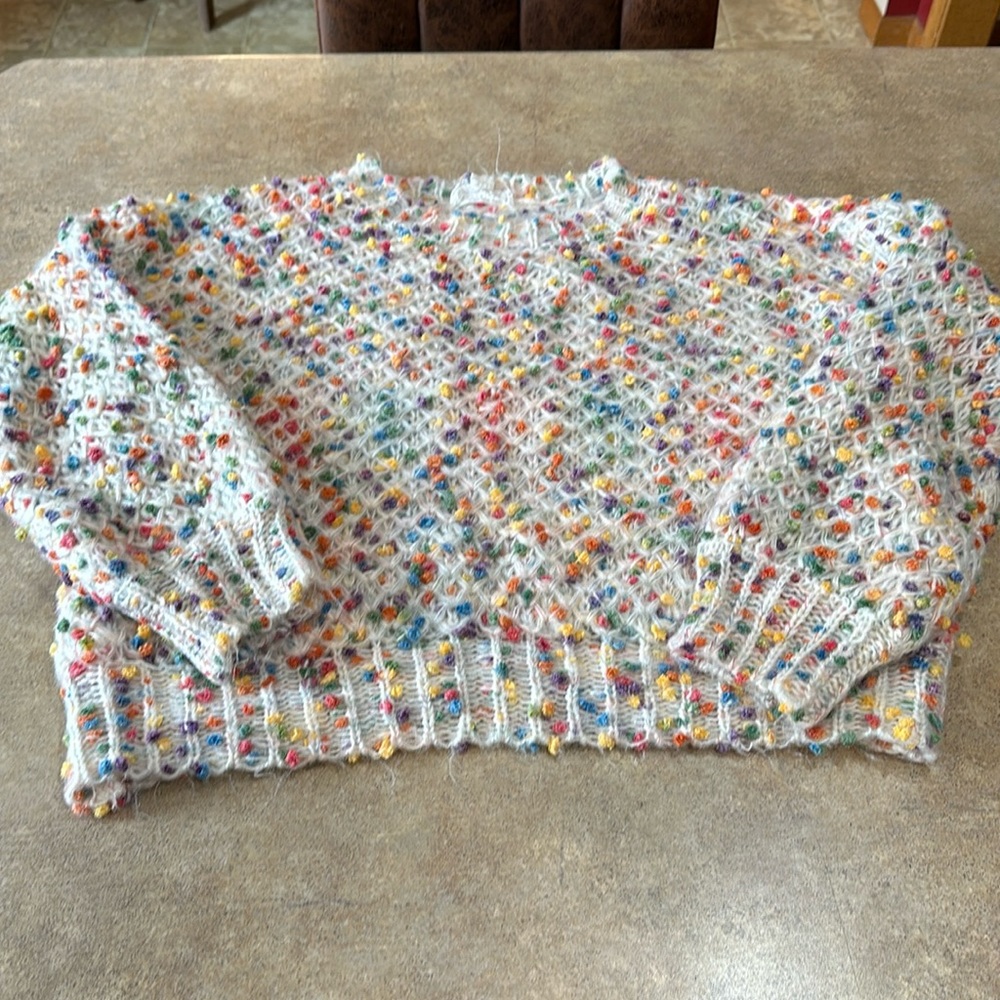 Women’s love riche sweater, size small